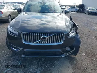 2023 Volvo XC90 Ultimate with VIN YV4062PAXP1904903, listed as a IAAI auction lot 41919402 with 32,000 mi miles. Bid and sale history available at carsss.com. Image 12.
