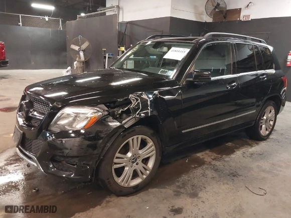 2015 Mercedes-Benz GLK-Class GLK 350 with VIN WDCGG8JB5FG381105, listed as a IAAI auction lot 41810355 with 117,320 mi miles. Bid and sale history available at carsss.com. Image 2.