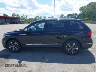 2024 Volkswagen Tiguan Wolfsburg Edition с VIN 3VV6B7AX7RM213144, выставлен на аукционе IAAI как лот 42523305 с пробегом 3 940 миль миль и . История ставок и продаж доступна на DreamBid. Изображение 14.