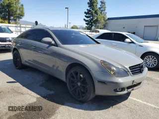 2006 Mercedes-Benz CLS 500 z VIN WDDDJ75X86A026870, wystawiony jako Copart lot #49891485 z przebiegiem 86 604 mil mil oraz Szkoda całkowita • Salvage title. Historia ofert i sprzedaży dostępna na DreamBid. Obrazek 4.