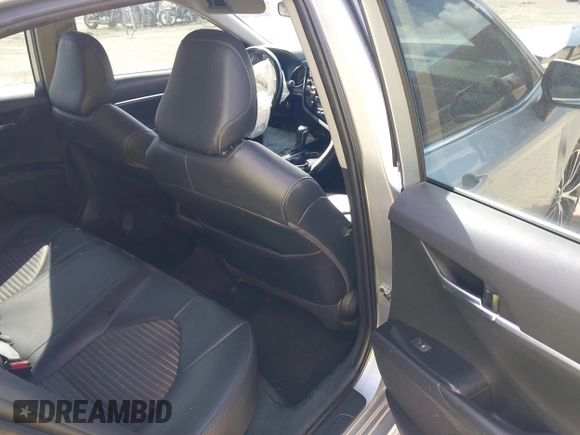 2020 Toyota Camry SE z VIN 4T1G11AK1LU308174, wystawiony jako IAAI lot #41675204 z przebiegiem 120 034 mil mil oraz . Historia ofert i sprzedaży dostępna na DreamBid. Obrazek 8.