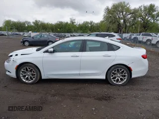 2015 Chrysler 200 C z VIN 1C3CCCEG3FN543757, wystawiony jako IAAI lot #41468410 z przebiegiem 145 041 mil mil oraz . Historia ofert i sprzedaży dostępna na DreamBid. Obrazek 14.