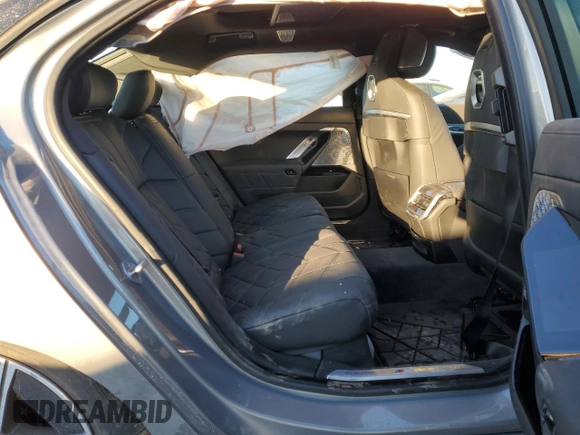 2023 BMW i7 xDrive60 z VIN WBY53EJ01PCM58257, wystawiony jako Copart lot #88787085 z przebiegiem Nie podano mil oraz Szkoda całkowita • Salvage title. Historia ofert i sprzedaży dostępna na DreamBid. Obrazek 10.