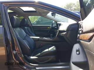 2016 Nissan Maxima Platinum z VIN 1N4AA6AP3GC385276, wystawiony jako IAAI lot #42547410 z przebiegiem 100 307 mil mil oraz . Historia ofert i sprzedaży dostępna na DreamBid. Obrazek 5.