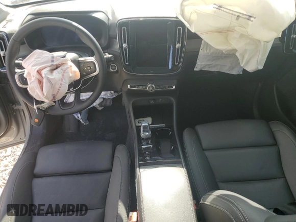 2025 Volvo XC40 Plus Bright Theme with VIN YV4L12UE3S2504316, listed as a Copart auction lot 58528235 with 9,200 mi miles and Clean title. Bid and sale history available at DreamBid. Image 8.