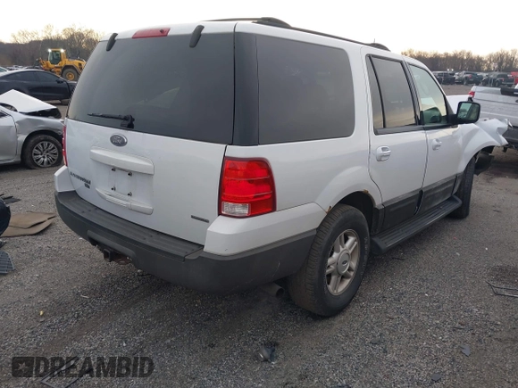 2004 Ford Expedition Special Service with VIN 1FMPU16L64LA70855, listed as a IAAI auction lot 41231282 with 221,560 mi miles. Bid and sale history available at carsss.com. Image 4.