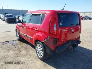 2013 Kia Soul ! with VIN KNDJT2A60D7569910, listed as a IAAI auction lot 41219582 with 125,015 mi miles. Bid and sale history available at carsss.com. Image 3.