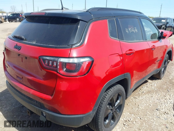 2019 Jeep Compass Altitude z VIN 3C4NJDBB3KT806607, wystawiony jako IAAI lot #41402626 z przebiegiem Nie podano mil oraz . Historia ofert i sprzedaży dostępna na DreamBid. Obrazek 4.