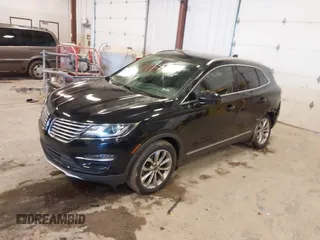 2017 Lincoln MKC Select z VIN 5LMCJ2D94HUL61565, wystawiony jako IAAI lot #42019067 z przebiegiem 77 366 mil mil oraz . Historia ofert i sprzedaży dostępna na DreamBid. Obrazek 17.