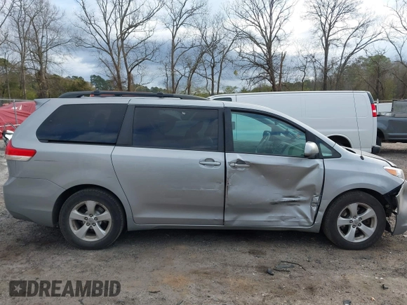 2011 Toyota Sienna LE AAS with VIN 5TDKK3DC3BS109139, listed as a IAAI auction lot 41715718 with 210,332 mi miles. Bid and sale history available at carsss.com. Image 13.