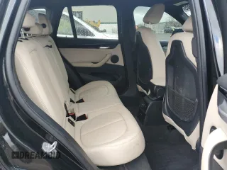 2020 BMW X1 xDrive28i z VIN WBXJG9C00L5R78587, wystawiony jako Copart lot #55016805 z przebiegiem 53 275 mil mil oraz Szkoda całkowita • Salvage title. Historia ofert i sprzedaży dostępna na DreamBid. Obrazek 11.