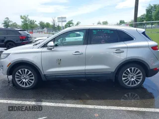 2017 Lincoln MKC Reserve z VIN 5LMCJ3D97HUL53966, wystawiony jako IAAI lot #42248077 z przebiegiem 55 245 mil mil oraz . Historia ofert i sprzedaży dostępna na DreamBid. Obrazek 14.