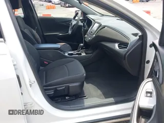 2016 Chevrolet Malibu LS z VIN 1G1ZB5ST1GF210886, wystawiony jako IAAI lot #42557333 z przebiegiem 46 829 mil mil oraz . Historia ofert i sprzedaży dostępna na DreamBid. Obrazek 5.