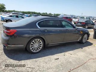 2017 BMW 7 Series 740i z VIN WBA7E2C30HG741105, wystawiony jako Copart lot #56632005 z przebiegiem 95 162 mil mil oraz Czysty tytuł • Clean title. Historia ofert i sprzedaży dostępna na DreamBid. Obrazek 3.