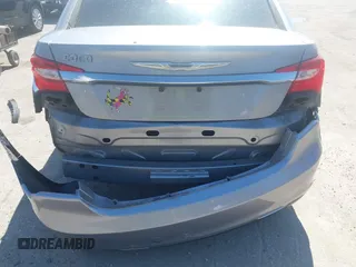 2013 Chrysler 200 Touring z VIN 1C3CCBBB4DN655936, wystawiony jako IAAI lot #41963751 z przebiegiem 197 019 mil mil oraz . Historia ofert i sprzedaży dostępna na DreamBid. Obrazek 14.