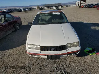 1990 Chevrolet Beretta z VIN 1G1LW14T1LE136918, wystawiony jako Copart lot #72023874 z przebiegiem 71 009 mil mil oraz Czysty tytuł • Clean title. Historia ofert i sprzedaży dostępna na DreamBid. Obrazek 5.