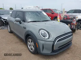 2023 MINI Hardtop 4 Door Cooper Classic z VIN WMW33DK03P2S67119, wystawiony jako IAAI lot #42095145 z przebiegiem 15 346 mil mil oraz . Historia ofert i sprzedaży dostępna na DreamBid. Obrazek 6.