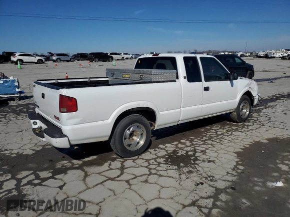 2001 GMC Sonoma SLS 1SG z VIN 1GTCS19W118257613, wystawiony jako Copart lot #46504385 z przebiegiem 217 842 mil mil oraz Szkody całkowita. Historia ofert i sprzedaży dostępna na DreamBid. Obrazek 3.