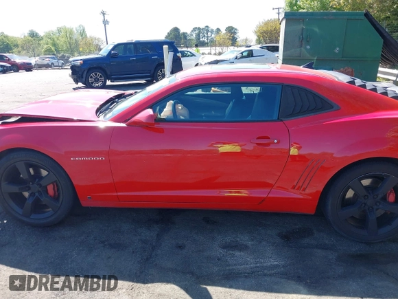 2010 Chevrolet Camaro 2SS z VIN 2G1FK1EJ0A9144871, wystawiony jako IAAI lot #42054933 z przebiegiem 140 100 mil mil oraz . Historia ofert i sprzedaży dostępna na DreamBid. Obrazek 14.