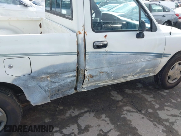 1992 Toyota Pickup DLX z VIN 4TARN81PXNZ004395, wystawiony jako IAAI lot #41729264 z przebiegiem 137 289 mil mil oraz . Historia ofert i sprzedaży dostępna na DreamBid. Obrazek 18.