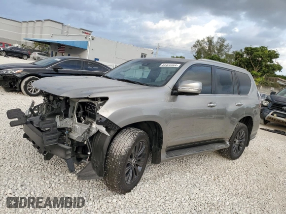 2023 Lexus GX 460 Luxury z VIN JTJGM7BX6P5350328, wystawiony jako Copart lot #84423404 z przebiegiem 16 840 mil mil oraz Nie do naprawy • Non repairable. Historia ofert i sprzedaży dostępna na DreamBid. Obrazek 1.
