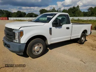 2018 Ford F-250 XL z VIN 1FTBF2A60JEB43301, wystawiony jako Copart lot #72431894 z przebiegiem 49 141 mil mil oraz Czysty tytuł • Clean title. Historia ofert i sprzedaży dostępna na DreamBid. Obrazek 1.