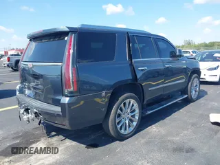 2019 Cadillac Escalade Premium Luxury z VIN 1GYS3CKJ5KR249877, wystawiony jako IAAI lot #42330256 z przebiegiem 46 624 mil mil oraz . Historia ofert i sprzedaży dostępna na DreamBid. Obrazek 4.