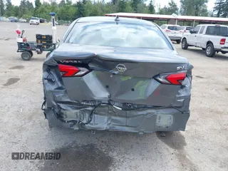 2024 Nissan Versa SV z VIN 3N1CN8EV6RL910272, wystawiony jako IAAI lot #42500325 z przebiegiem 8 343 mil mil oraz . Historia ofert i sprzedaży dostępna na DreamBid. Obrazek 6.