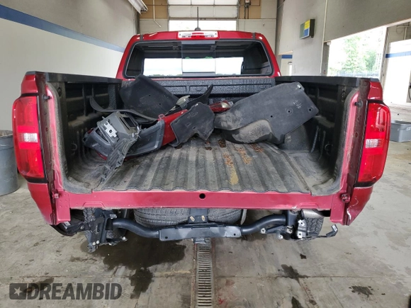2020 Chevrolet Colorado 4WD Z71 z VIN 1GCGTDENXL1111901, wystawiony jako Copart lot #57093195 z przebiegiem 60 992 mil mil oraz Szkoda całkowita • Salvage title. Historia ofert i sprzedaży dostępna na DreamBid. Obrazek 6.