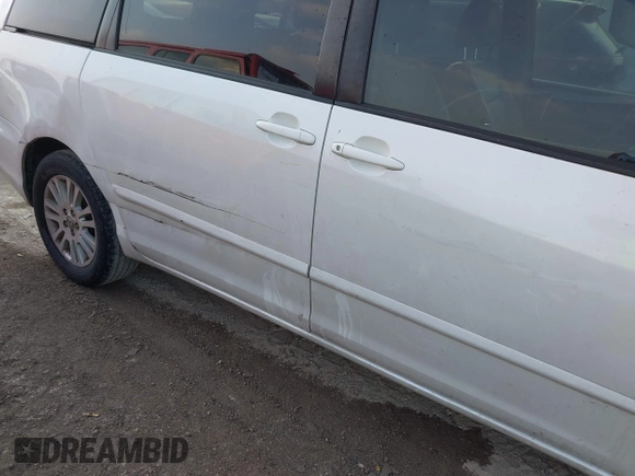2009 Toyota Sienna XLE with VIN 5TDZK22C19S227678, listed as a IAAI auction lot 42074502 with 173,718 mi miles. Bid and sale history available at carsss.com. Image 6.