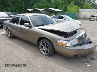 2004 Mercury Grand Marquis GS z VIN 2MEFM74W44X607417, wystawiony jako IAAI lot #42384431 z przebiegiem 238 226 mil mil oraz . Historia ofert i sprzedaży dostępna na DreamBid. Obrazek 1.