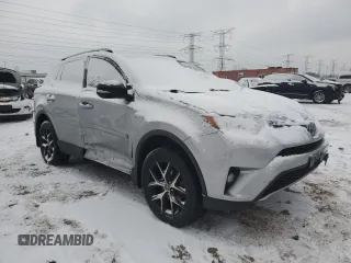 2017 Toyota RAV4 SE z VIN JTMJJREV2HD077614, wystawiony jako Copart lot #87924205 z przebiegiem 92 896 mil mil oraz Szkoda całkowita • Salvage title. Historia ofert i sprzedaży dostępna na DreamBid. Obrazek 4.