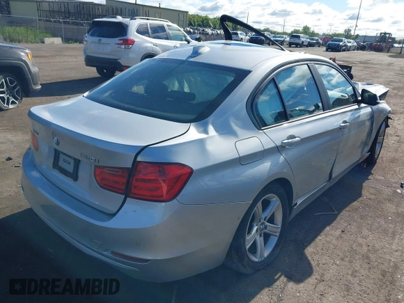 2014 BMW 3 Series 328i xDrive с VIN WBA3B5C55EF599510, выставлен на аукционе IAAI как лот 42333132 с пробегом 180 588 миль миль и . История ставок и продаж доступна на DreamBid. Изображение 4.