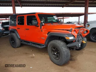 2020 Jeep Wrangler Unlimited Black and Tan z VIN 1C4HJXDG8LW110070, wystawiony jako IAAI lot #41882880 z przebiegiem 55 265 mil mil oraz . Historia ofert i sprzedaży dostępna na DreamBid. Obrazek 1.