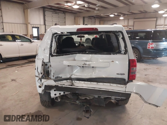 2014 Jeep Patriot Latitude with VIN 1C4NJPFA3ED739925, listed as a IAAI auction lot 41623546 with 130,374 mi miles and . Bid and sale history available at carsss.com. Image 16.