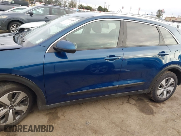 2017 Kia Niro FE with VIN KNDCB3LC1H5093432, listed as a IAAI auction lot 41464983 with 99,516 mi miles. Bid and sale history available at carsss.com. Image 14.
