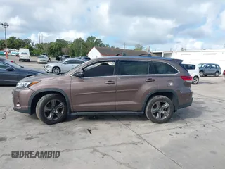 2018 Toyota Highlander Limited с VIN 5TDDZRFH7JS492422, выставлен на аукционе IAAI как лот 41125631 с пробегом 112 045 миль миль и . История ставок и продаж доступна на DreamBid. Изображение 14.
