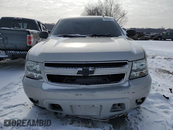 2008 Chevrolet Avalanche 2LT with VIN 3GNFK12398G225050, listed as a Copart auction lot 45964045 with 301,687 mi miles and Clean title. Bid and sale history available at DreamBid. Image 5.