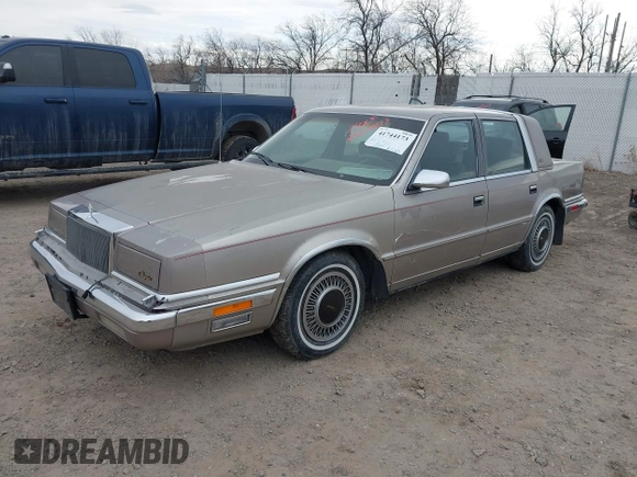 1988 Chrysler New Yorker z VIN 1C3BU6639JD209916, wystawiony jako IAAI lot #41744173 z przebiegiem 143 379 mil mil oraz . Historia ofert i sprzedaży dostępna na DreamBid. Obrazek 2.