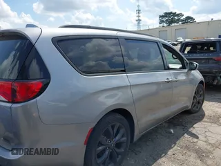 2018 Chrysler Pacifica Touring L with VIN 2C4RC1BG5JR165418, listed as a IAAI auction lot 42143241 with 157,768 mi miles and . Bid and sale history available at DreamBid. Image 12.