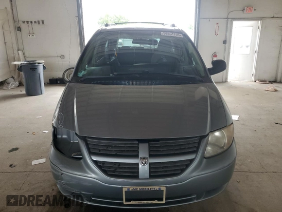 2006 Dodge Grand Caravan SE z VIN 1D4GP24RX6B719836, wystawiony jako Copart lot #56561705 z przebiegiem 141 033 mil mil oraz Szkoda całkowita • Salvage title. Historia ofert i sprzedaży dostępna na DreamBid. Obrazek 5.