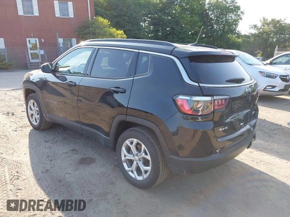 2024 Jeep Compass Latitude z VIN 3C4NJDBN9RT117417, wystawiony jako IAAI lot #42809682 z przebiegiem 34 407 mil mil oraz . Historia ofert i sprzedaży dostępna na DreamBid. Obrazek 3.