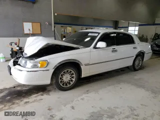 2002 Lincoln Town Car Executive with VIN 1LNHM81W92Y635551, listed as a Copart auction lot 47803525 with 0 mi miles and Salvage Title. Bid and sale history available at carsss.com. Image 1.