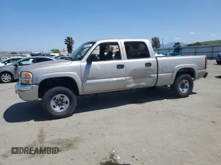 2004 GMC Sierra 2500 SLE z VIN 1GTGK23U64F211239, wystawiony jako Copart lot #54905465 z przebiegiem 193 492 mil mil oraz Szkody całkowita. Historia ofert i sprzedaży dostępna na DreamBid. Obrazek 1.