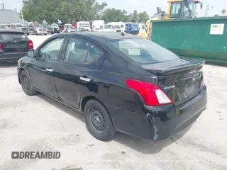 2017 Nissan Versa SV z VIN 3N1CN7APXHL834815, wystawiony jako IAAI lot #42432514 z przebiegiem 115 981 mil mil oraz . Historia ofert i sprzedaży dostępna na DreamBid. Obrazek 3.