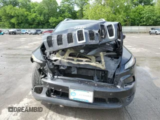 2016 Jeep Cherokee Altitude z VIN 1C4PJLCB3GW209573, wystawiony jako Copart lot #59858895 z przebiegiem 112 186 mil mil oraz Szkoda całkowita • Salvage title. Historia ofert i sprzedaży dostępna na DreamBid. Obrazek 5.