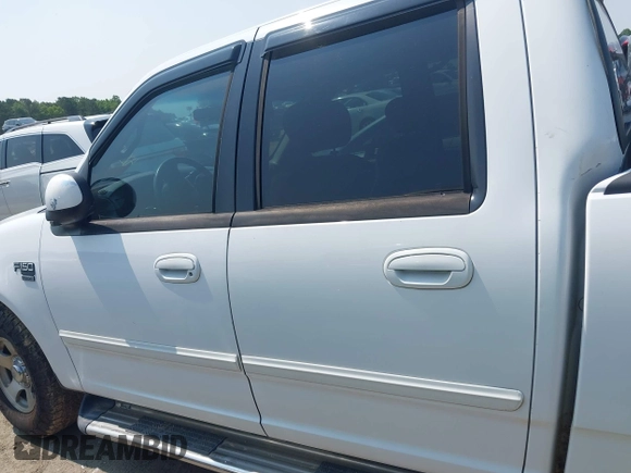 2001 Ford F-150 XLT z VIN 1FTRW07W81KB17508, wystawiony jako IAAI lot #42384253 z przebiegiem 278 756 mil mil oraz . Historia ofert i sprzedaży dostępna na DreamBid. Obrazek 14.