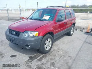2006 Ford Escape XLT with VIN 1FMYU03116KB57637, listed as a IAAI auction lot 41803899 with 118,945 mi miles. Bid and sale history available at carsss.com. Image 2.