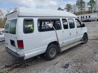 2007 Ford Econoline Passenger XL with VIN 1FBSS31L47DA67849, listed as a IAAI auction lot 41954255 with 110,341 mi miles. Bid and sale history available at carsss.com. Image 4.