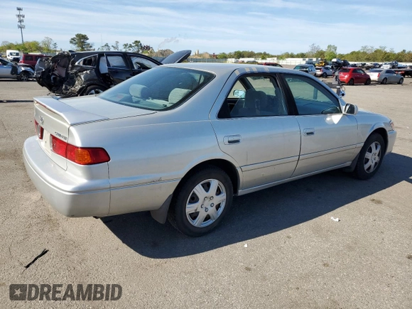 2000 Toyota Camry CE z VIN 4T1BG22K2YU711908, wystawiony jako Copart lot #56294515 z przebiegiem 110 871 mil mil oraz Szkoda całkowita • Salvage title. Historia ofert i sprzedaży dostępna na DreamBid. Obrazek 3.